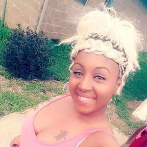 Meet your Posher, Renia